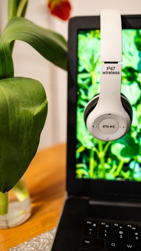 BEZDRÔTOVÉ SLÚCHADLÁ BLUETOOTH DO UŠÍ P47 MP3