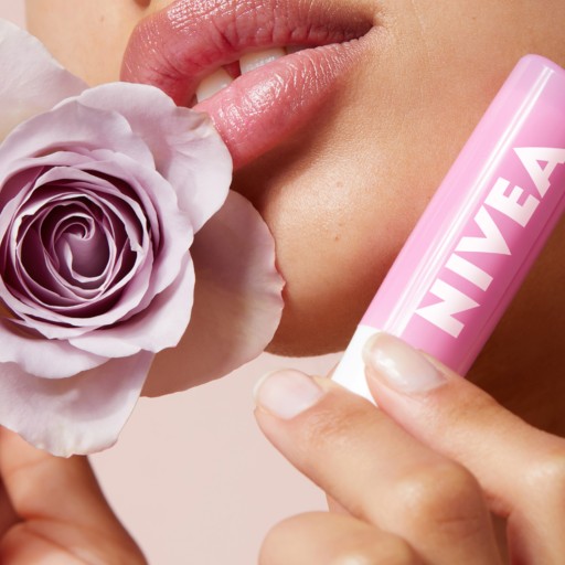 NIVEA SOFT ROSE Hydratačný ružový ochranný rúž 4,8g