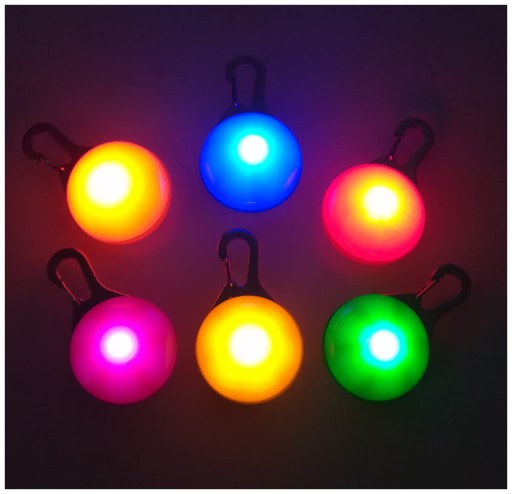 SVIETIACA LED LAMPA PRÍVESEK NA GOLÍK PRE PSA