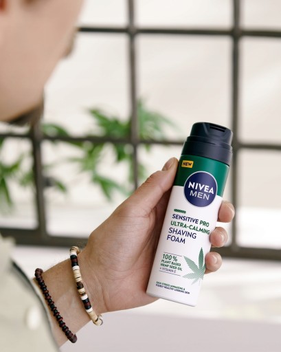 NIVEA MEN SENSITIVE PRO Pena na holenie s konopným olejom 200 ml
