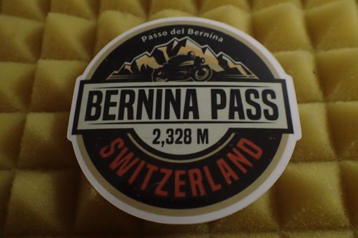 NÁLEPKA BERNINA PASS ŠVAJČIARSKO 6,6 x 6,6 cm UNIKÁTNA KOLEKCIA