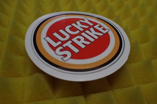 NÁLEPKA LUCKY STRIKE NÁLEPKA 8,3 x 8,3 cm