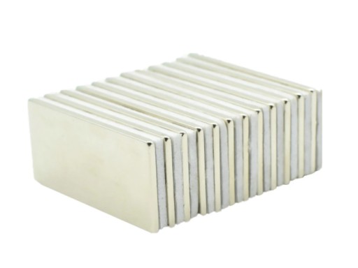 NEODYMOVÝ TAŠŤOVÝ MAGNET 40x20x2 mm S LEPIKOM 3M