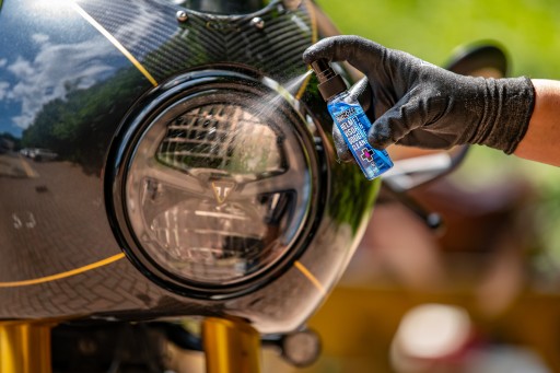 Muc-Off prípravok na čistenie priezorov a skiel prilieb, okuliarov a motocyklov