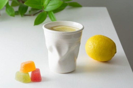 DRVENÝ hrnček VYPADÁ AKO VYTVORENÝ PORCELÁN