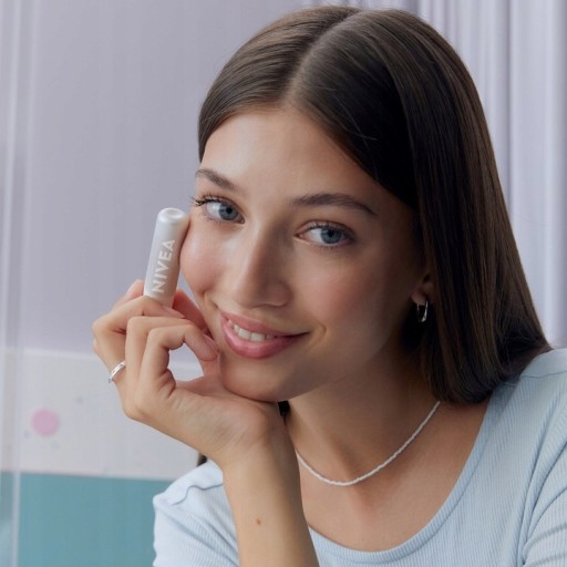 Balzamový rúž NIVEA Hyaluron Moisture Plus