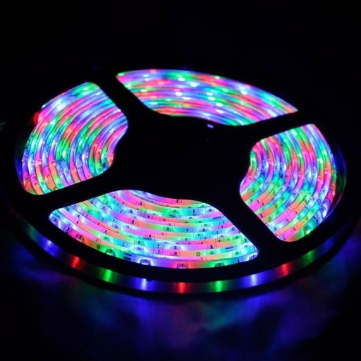 VODEODOLNÉ FAREBNÉ LED VODEODOLNÉ RGB LED PÁS 5m S PÁSKOM NA DIAĽKOVÉ OVLÁDANIE 230