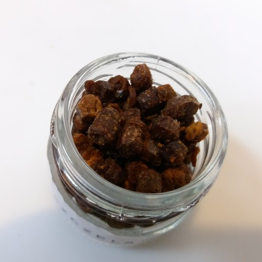 ČERSTVÉ DÝCHANIE VČELÍ POSILŇUJE NERVOVÝ SYSTÉM A MÁ DETOXIKAČNÝ ÚČINOK NA VREDY!