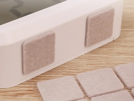 PLSTENÉ PODLOŽKY POD NÁBYTkové STOLIČKY, SAMOLEPIACE, PROTIŠMYKOVÉ, HRUBÉ, 8 ks.