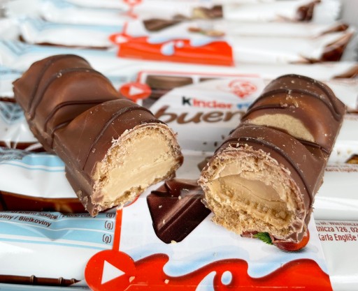 Kinder Bueno tyčinka s náplňou 43g