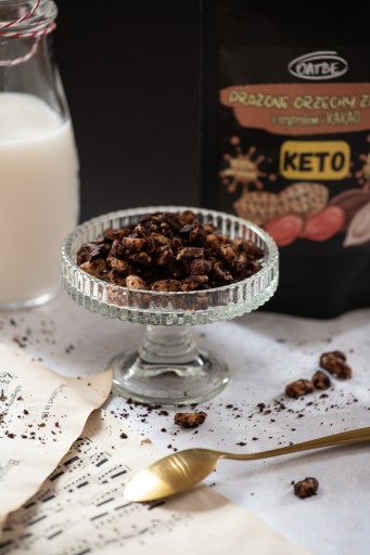 OATBE KETO Pražené arašidy s erytritolom a kakaom | Bez pridaného cukru |