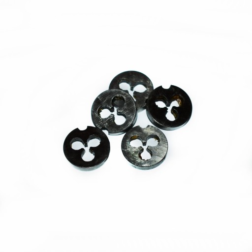 Metrická matrica M2. Závit M2,00x0,40 mm.