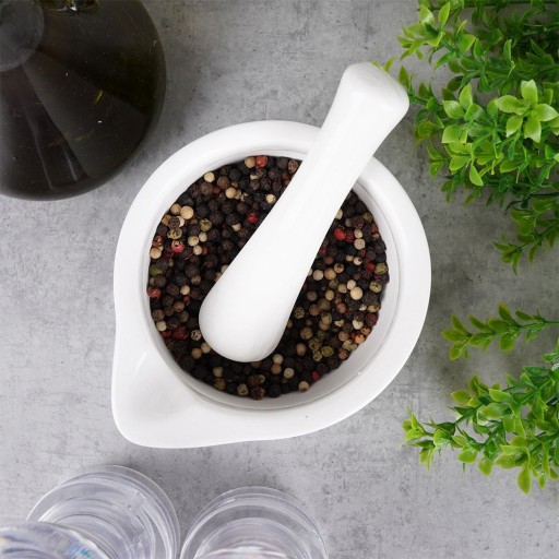 Porcelánový kuchynský mažiar s paličkou na mletie pesto korenia