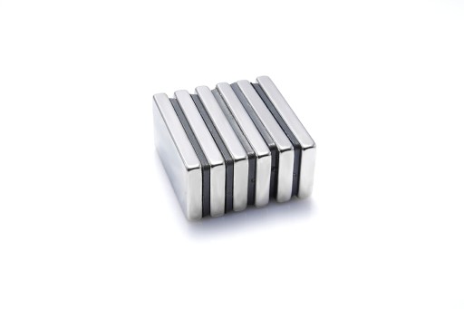 Neodymový tanierový magnet MPŁ 42x20x5 N38