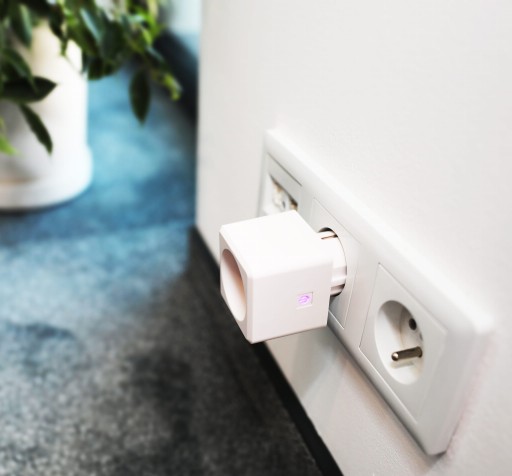 ELEKTRICKÁ ZÁSUVKA VASTRA NA MERANIE WI-FI PRÚDU