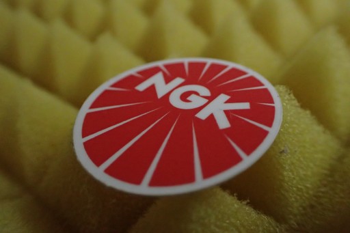 NGK NÁLEPKA NÁLEPKA 3 x 3 cm