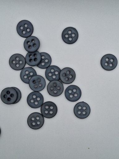 Plastový šedý oceľový klasický gombík 4 otvory 19 mm 5 kusov