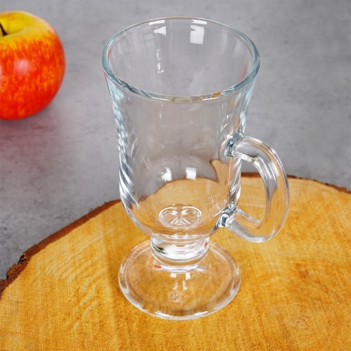 Pohár ľadového LATTE, zákusky, varené víno, horúca čokoláda