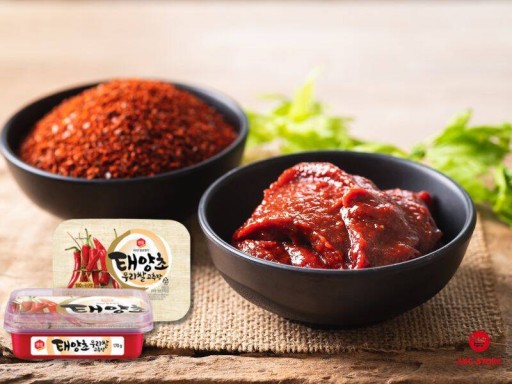 Kórejská horúca chilli pasta Gochujang na rezance Topokki Sempio 170G