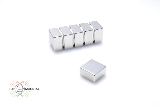 Neodymový tanierový magnet MPŁ 15x15x8 N48