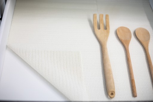 Protišmyková penová podložka do BÉŽOVÝCH zásuviek 30x150