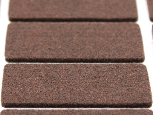 STAROSTLIVOSŤ O PODLAHU samolepiace plsti 25 x 60 mm HNEDÁ