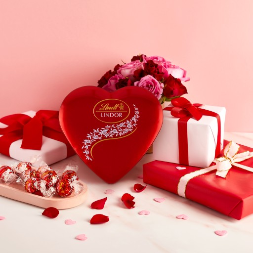 Darčekové čokolády Lindt LINDOR Pralinková srdiečková mliečna čokoláda 50g