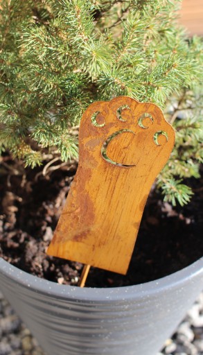KOVOVÉ ZÁHRADNÉ DEKORÁCIE MAČIACA LABA CORTEN