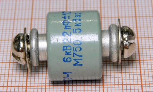 Keramický kondenzátor 22pF 6kV 5kWar M750 K15U-1
