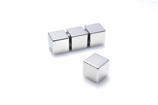 Neodymový tanierový magnet MPŁ 15x15x15 N48