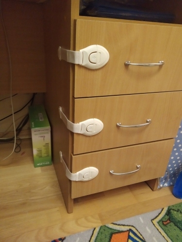 ZABEZPEČENIE ZÁMKU: SKRINÍKY, ZÁSUVKY, WC, CHLADNIČKA