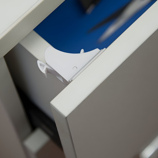 ZABEZPEČENIE DVERÍ SKRINÍ ZÁSUVKY MAGNETICKÝ ZÁMOK 4 KS X4