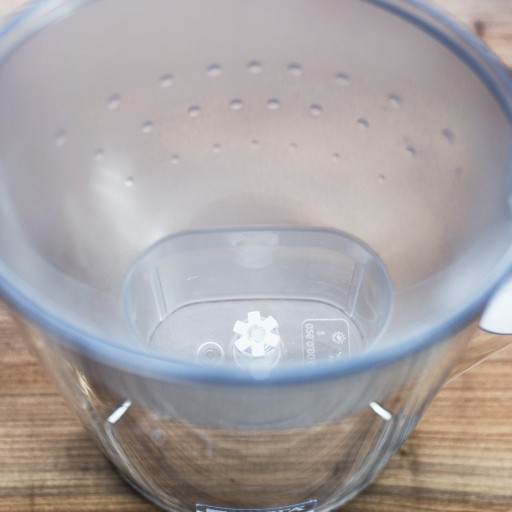 Závitovkový nástavec na kanvičku Brita s náhradným filtrom