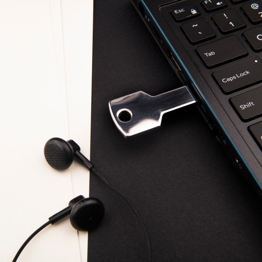 Kovový kľúč Pendrive 2 GB + gravírovanie
