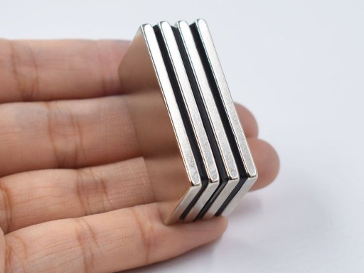 SILNÝ TANIER NEODYMOVÝ MAGNET 40x20x3