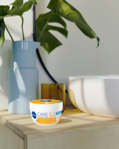 NIVEA CARE 5v1 Krém na tvár proti vráskam proti starnutiu 100 ml