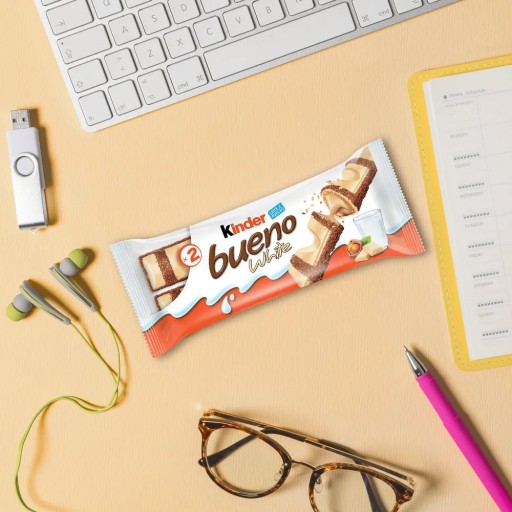 5 x Kinder Bueno biela oblátková tyčinka, biela čokoláda, lieskovoorieškový krém, 39 g