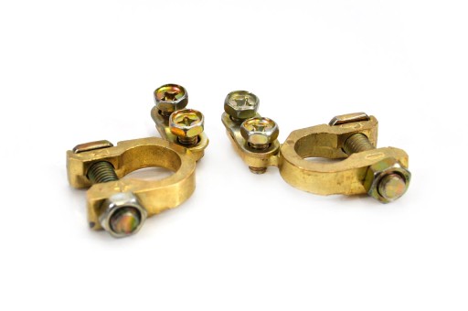 Svorky batérie + a - plus a mínus svorky