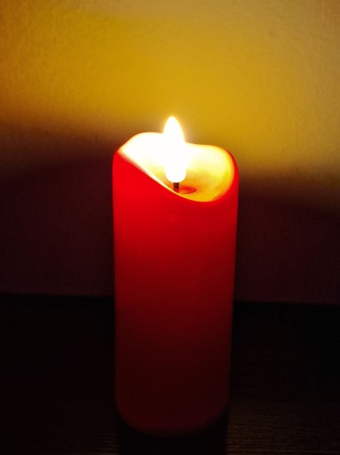 LED SVIEČKA 5CM X 9,5CM NA BATÉRIU (2XR6) ČERVENÁ + BATÉRIE