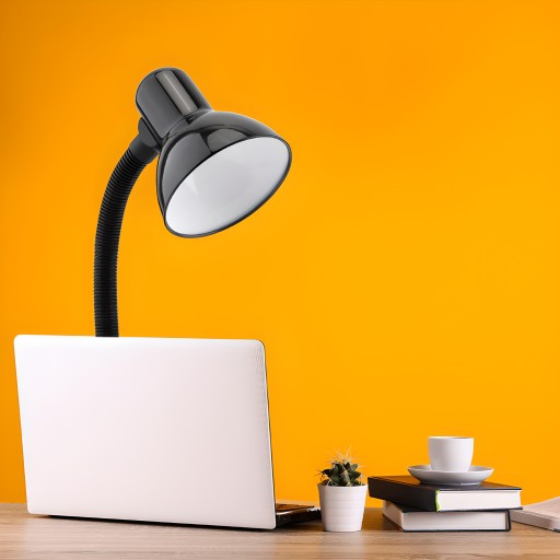 NASTAVITEĽNÁ ŠKOLSKÁ STOLNÁ LAMPA NA NOC
