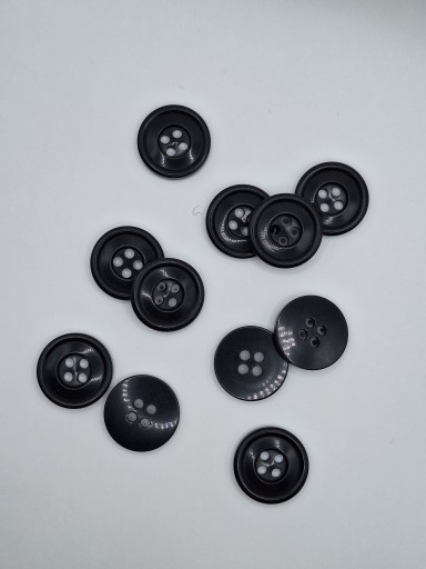 Plastový gombík, námornícka modrá, klasický, 4 dierky, 23 mm, 3 kusy