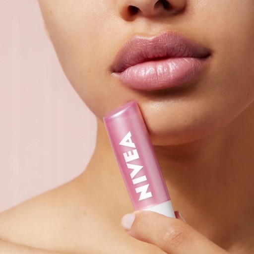 NIVEA Pearly Shine hydratačný a ochranný rúž 4,8g