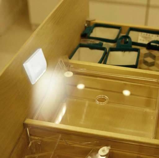 LED svietidlo do skrine, šatníková zásuvka, SENSOR, biela