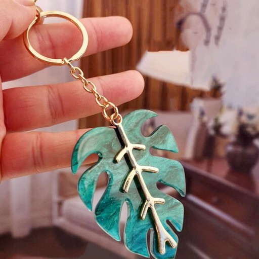 Prívesok na kľúče s listami Monstera Gold