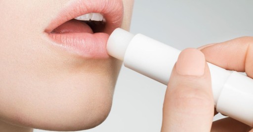 OCHRANNÝ RUŽ NA RUŽ Prírodný balzam na pery UV SPF20 Regeneračný