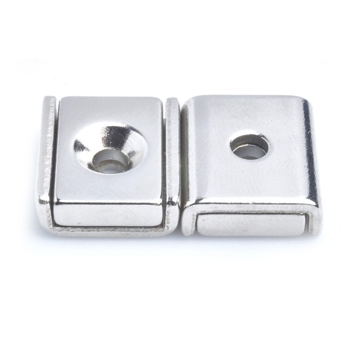 Magnetický držiak na tanier s otvorom na skrutku UMP 15x13,5x5 N 1 kus