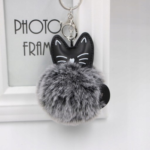 KĽÚČENKA S POMPÓNOM Kožušinová kľúčenka CAT CAT