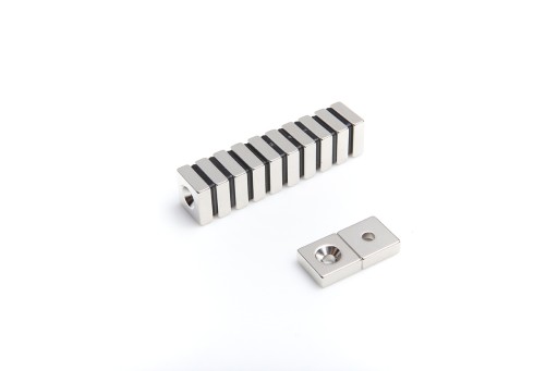 Tanierový magnet MPŁ 15x15x5 N38 na skrutku