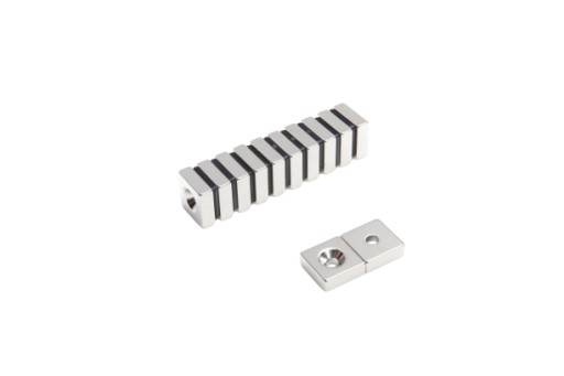Tanierový magnet MPŁ 15x15x5 N38 na skrutku