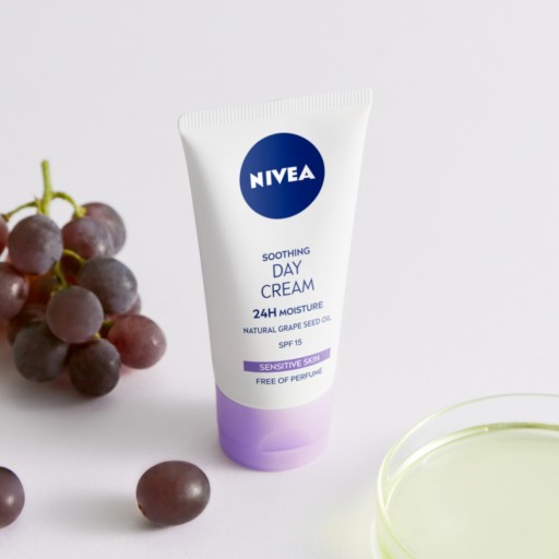 NIVEA 24H hydratačný denný krém SPF 15, 50 ml